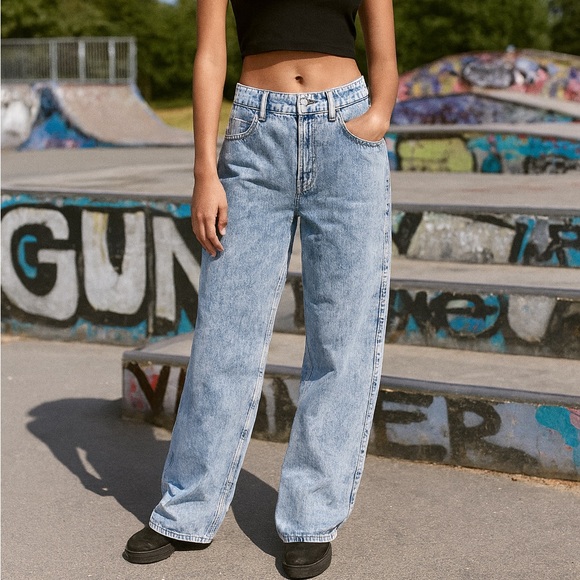 Hollister Denim - Hollister Low-Rise Relaxed Leg Opening Baggy Jeans